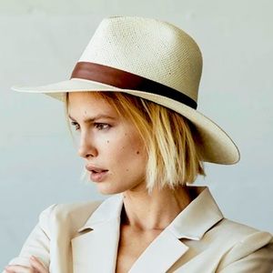 Janessa Leone Michon hat